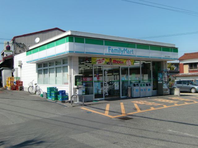 Convenience store. 2300m to Family Mart (convenience store)