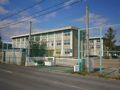 Junior high school. Nearly 2371m up to junior high school (junior high school)