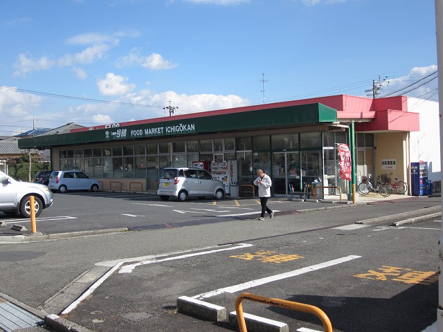 Supermarket. 1148m up to number one TachiSakura store (Super)