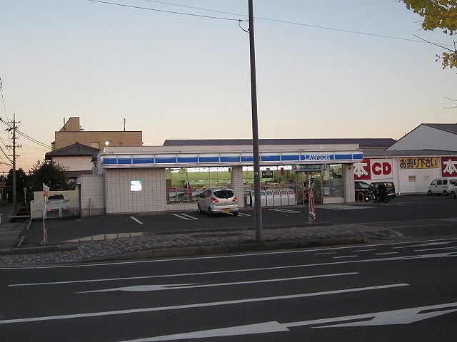 Convenience store. 329m until Lawson Yokkaichi Hinaganishi store (convenience store)