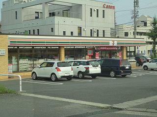 Convenience store. Seven-Eleven Yokkaichi Hinaganishi 2-chome up (convenience store) 390m