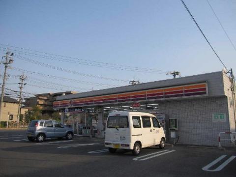 Other. 500m to Circle K (convenience store) (Other)