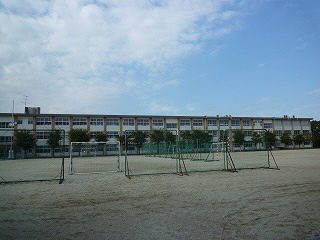 Junior high school. Nishisasagawa 2760m until junior high school (junior high school)