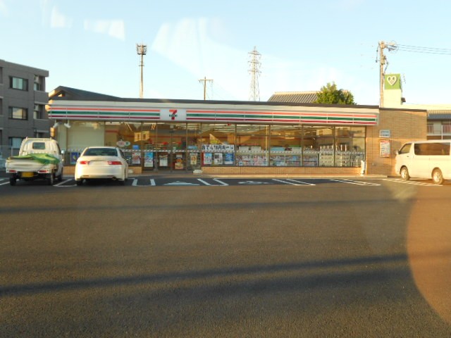 Convenience store. seven Eleven Shimosazarai shop until the (convenience store) 570m