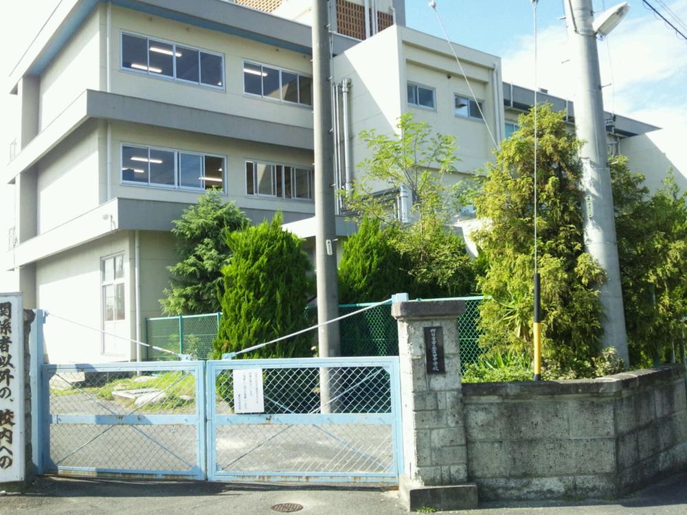 Junior high school. Tomita 760m walk 10 minutes to the junior high school