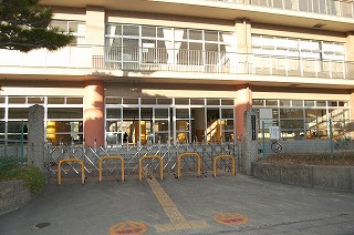 Primary school. 1060m to Yokkaichi Municipal Yasato elementary school (elementary school)