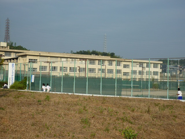 Junior high school. 258m until the internal junior high school (junior high school)