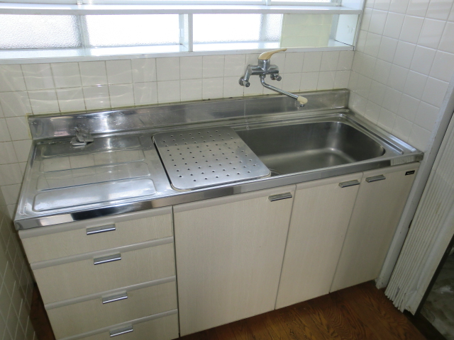 Kitchen. It will serve as a model photo of another room of the same properties