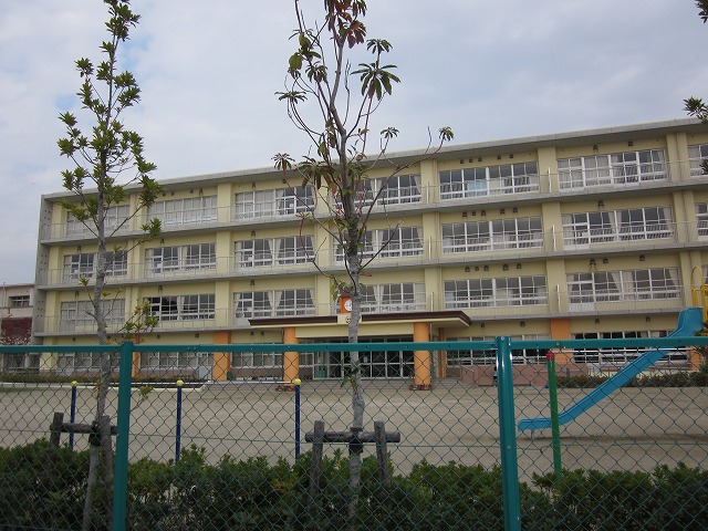 Primary school. 1791m to Yokkaichi Municipal Kawarada elementary school (elementary school)