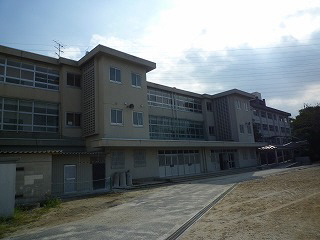 Junior high school. 1361m until the Sasakawa junior high school (junior high school)