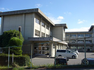 Junior high school. Hazunaka 1775m to school (junior high school)