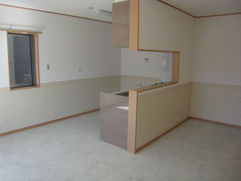 Living and room. About 16 tatami LDK, Facing south in sunny