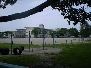 Primary school. Yokkaichi Municipal Yasato to Nishi Elementary School 891m