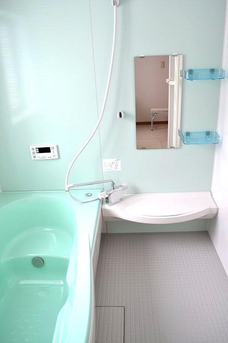 Same specifications photo (bathroom). Kururin poi drainage port we solve the complaints of cleaning by the force of the vortex (^ 0 ^) / Easy to dry the floor, Comfortable tub with bench considering the fun of bathing (^ 0 ^) /
