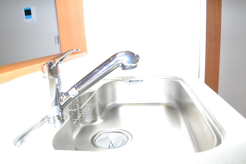 Same specifications photo (kitchen). Same specifications Door is a high-pressure melanin panel, Countertops artificial marble, Gas appliance cleaning a breeze in the enamel top finish (^ 0 ^) / Water purifier integrated hand shower faucet, Also taken out comfortably with heavy storage products in the swing down Wall