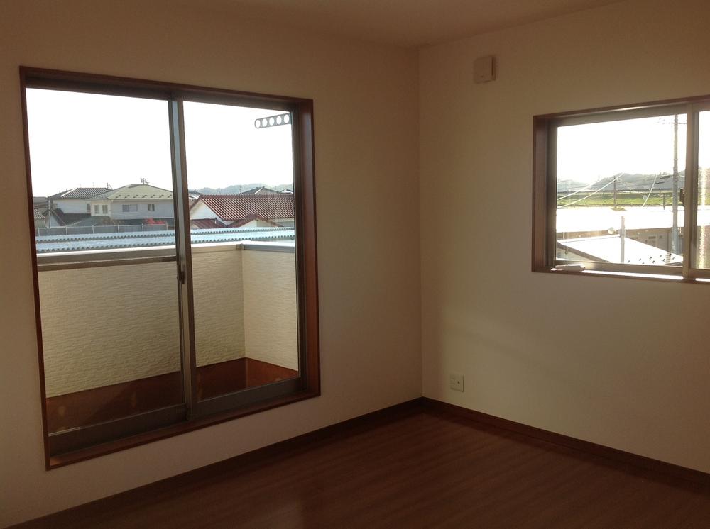 Same specifications photos (Other introspection). The main bedroom facing the balcony