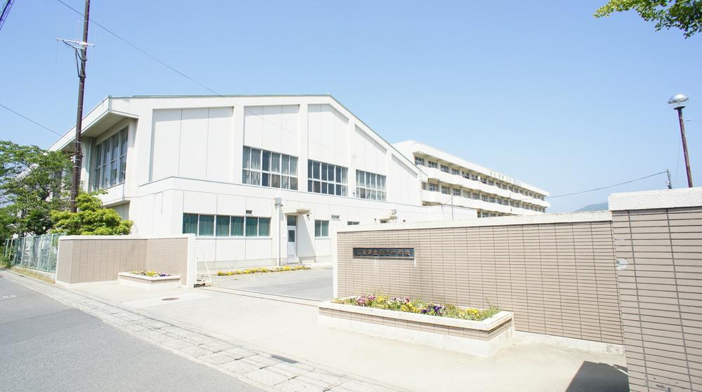 Junior high school. Sumiyoshi 665m until junior high school