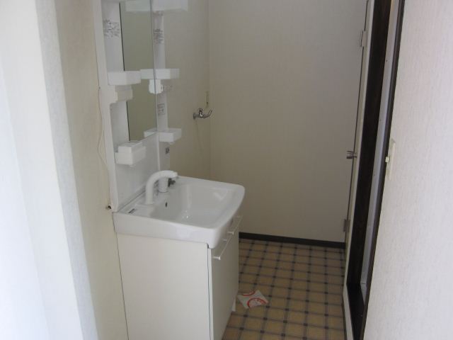 Washroom. It comes with Vanity
