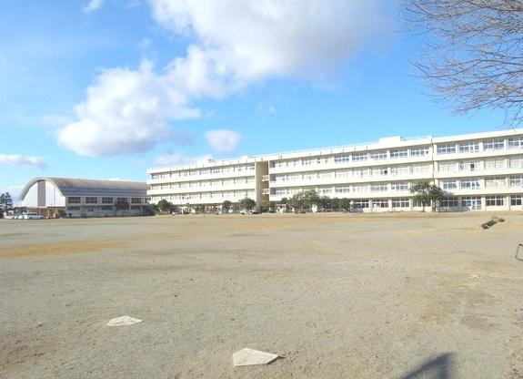 Junior high school. 2200m to Ishinomaki Municipal Hebita junior high school