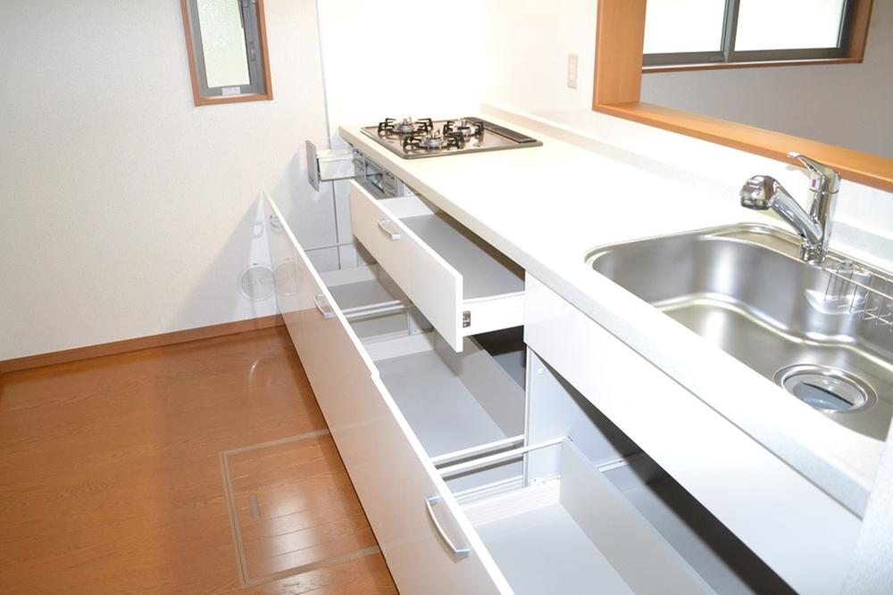 Same specifications photo (kitchen). Same specifications Door is a high-pressure melanin panel, Countertops artificial marble, Gas appliance cleaning a breeze in the enamel top finish (^ 0 ^) / Water purifier integrated hand shower faucet, Also taken out comfortably with heavy storage products in the swing down Wall