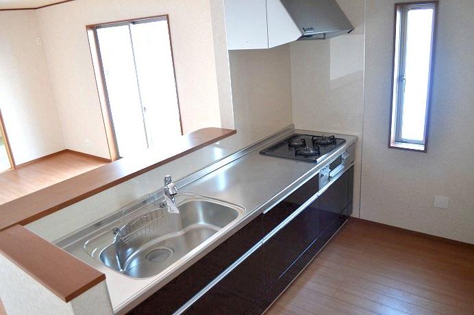 Same specifications photo (kitchen). (1 Building) same specification Quiet sink has greatly reduce the sound and tableware sound around the splashing of water fitted with a damping material on the back side of the sink bottom. Also Serapaneru is wallpaper material of antibacterial specifications clean keep the kitchen wall with a simple care (^ 0 ^) /