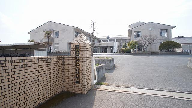 Junior high school. 4420m to Henan west junior high school