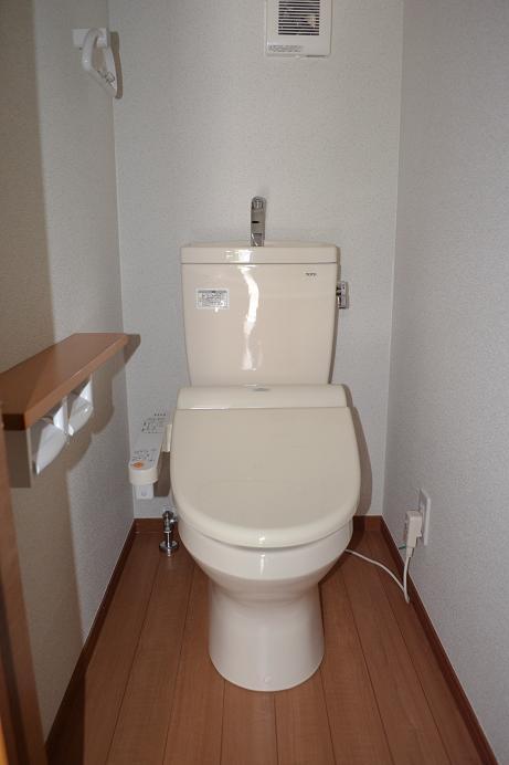 Toilet. Same specifications Bidet ・ Bidet ・ Auto power deodorizing ・ Seat sensor ・ Heating toilet seat ・ Toilet seat and lid soft closure ・ Timer power saving ・ Random power-saving ・ Toilet seat and lid one-touch detachable ・ Nozzle cleaning function ・ antibacterial