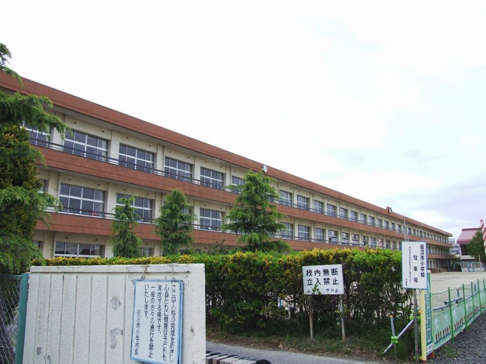 Primary school. 1600m to Iwanuma Minami Elementary School