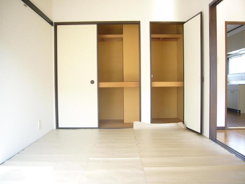 Living and room. 6 Pledge Japanese-style room and closet