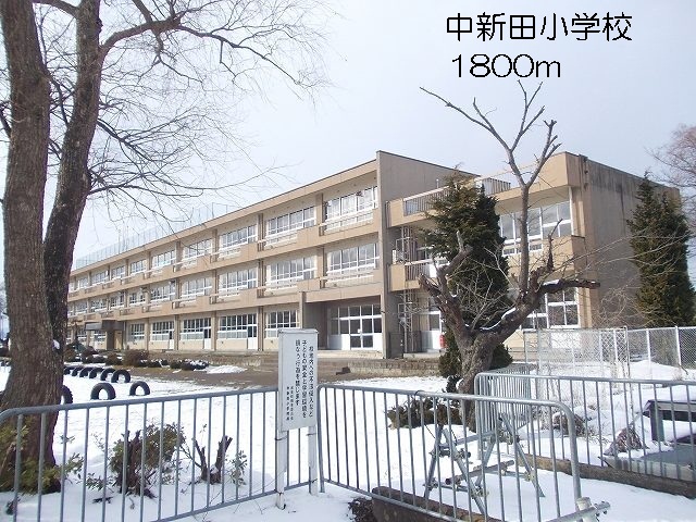 Primary school. Nakaniida up to elementary school (elementary school) 1800m