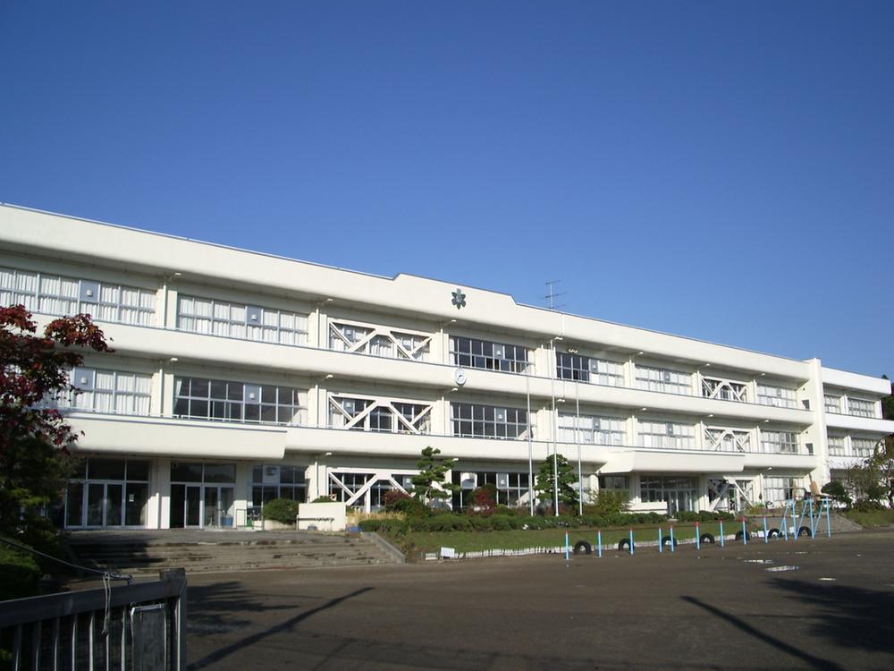 Primary school. Tomiya stand Tomiya to elementary school 1560m