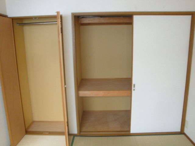 Receipt. Storage are subject closet type and closet type in Japanese-style room.