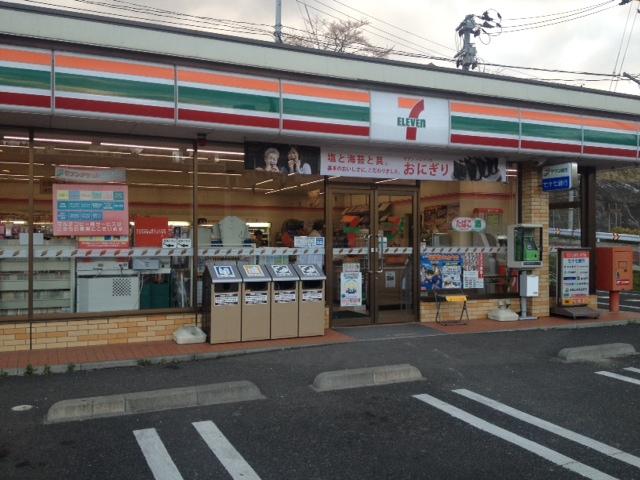 Convenience store. 180m to Seven-Eleven