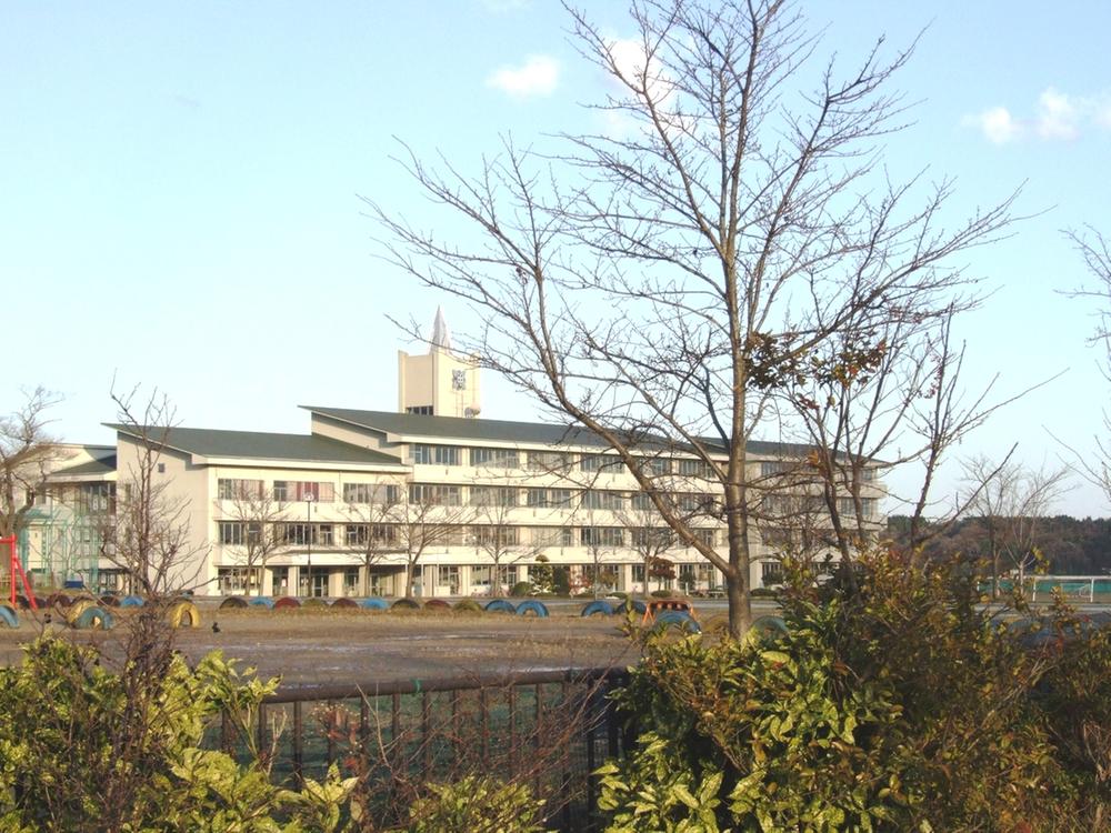 Primary school. 838m until Yamato Municipal Yoshioka Elementary School