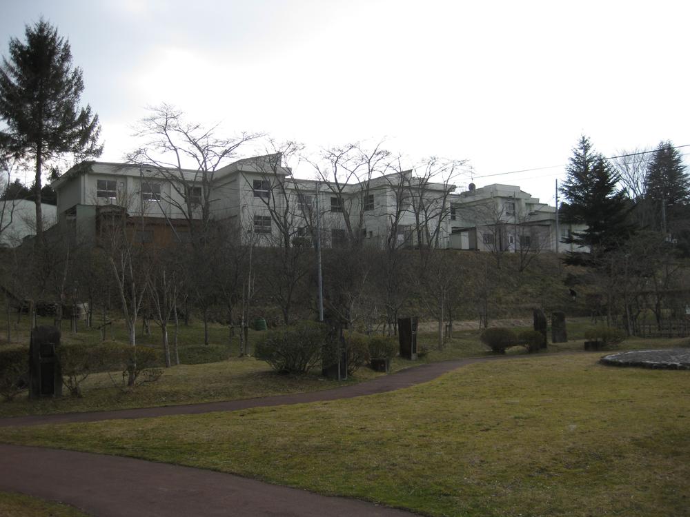 Primary school. 983m until Yamato Municipal Miyatoko Elementary School