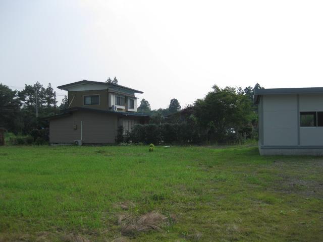 Other local. Local (August 2013) Shooting Housing and front yard from the west