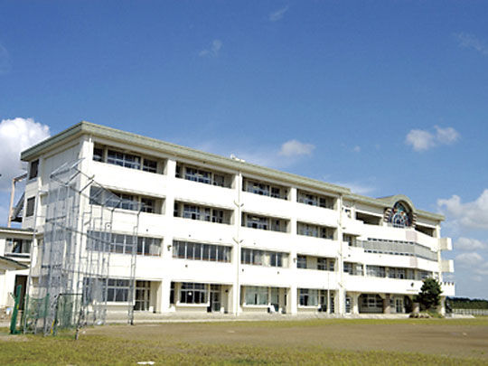 Junior high school. Hiyoshidai 700m until junior high school