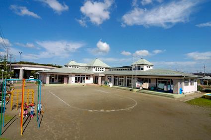 kindergarten ・ Nursery. Momijigaoka a 5-minute 1669m car to kindergarten