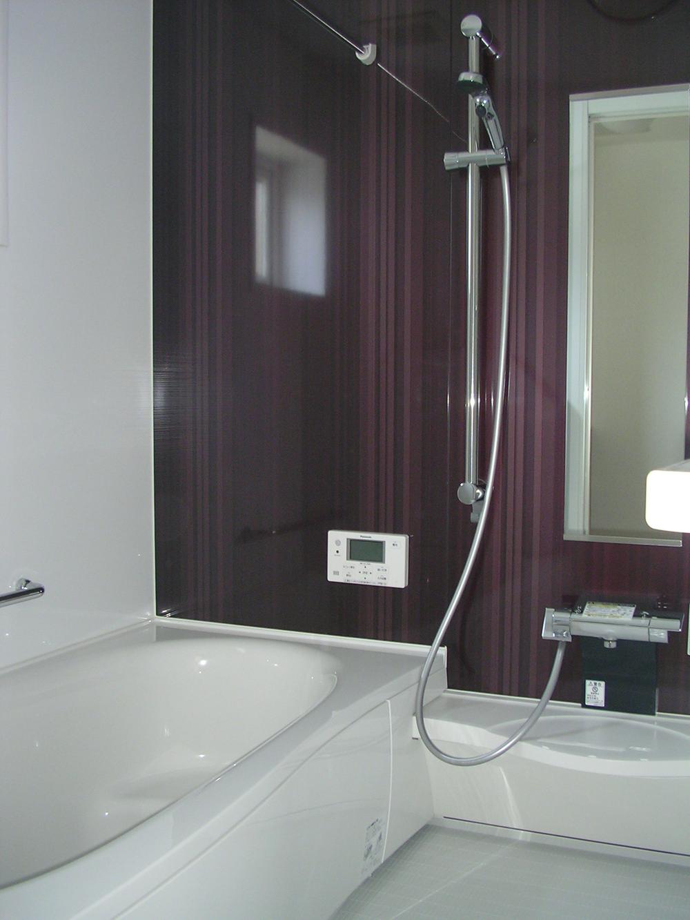 Bathroom. Room (May 2013) panel of shooting calm atmosphere has divided one side clad. It is a sitz bath tub of 1 pyeong type.
