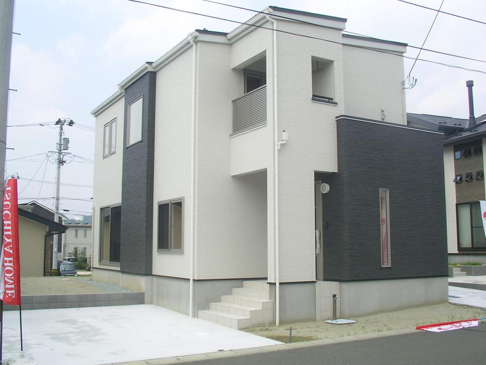 Local appearance photo. Spring is Harmony Town Mori housing Festival model house in 2013. Versatile space utilization charm Shito spreads.