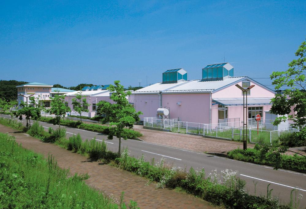 kindergarten ・ Nursery. There is such as 150m Town in Narita nursery (photo) and Narita central kindergarten to Narita nursery school (about 250m), Enhance child-rearing generation in the happy facility