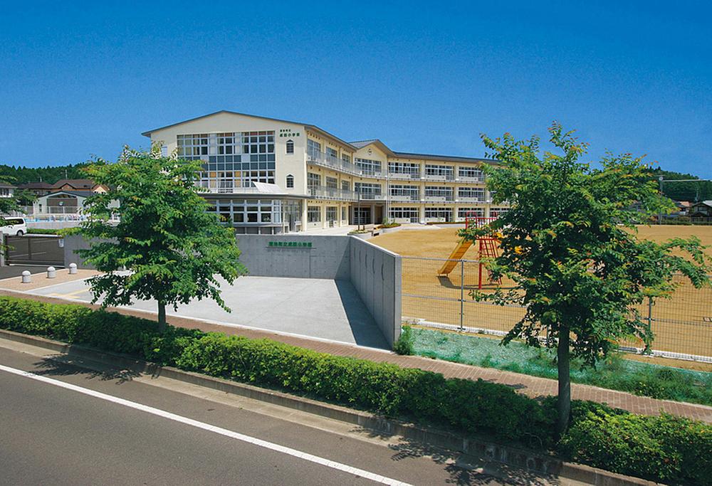Primary school. Elementary School Narita is located in front of the 20m Narita central "town of Hidamari" th to Narita elementary school (2007 opened)
