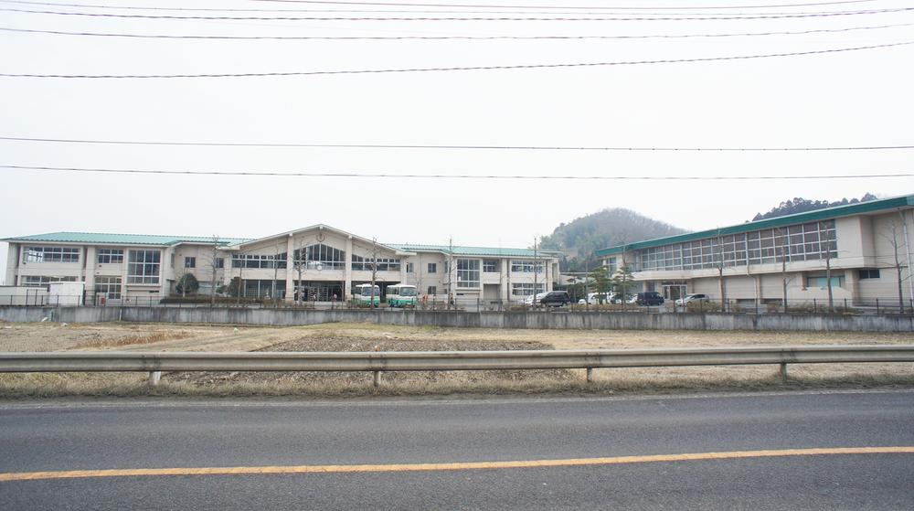 Primary school. Matsushima 1580m to the second elementary school