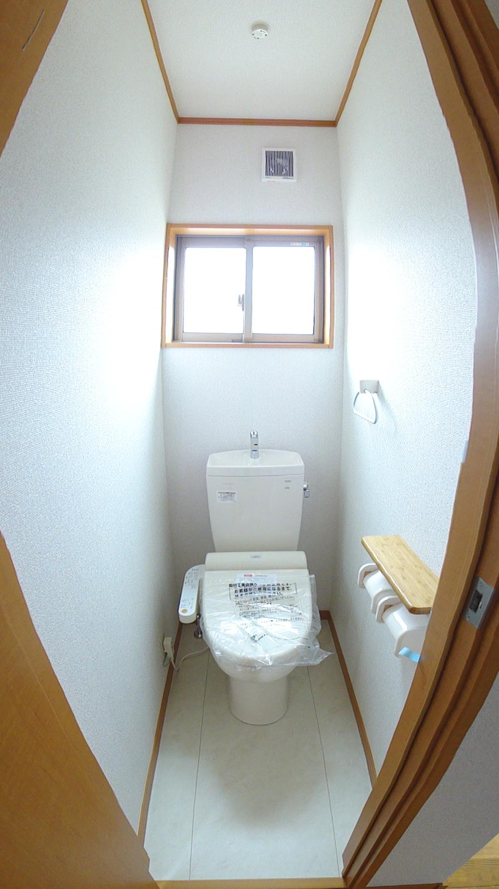 Toilet. Indoor (12 May 2013) Shooting