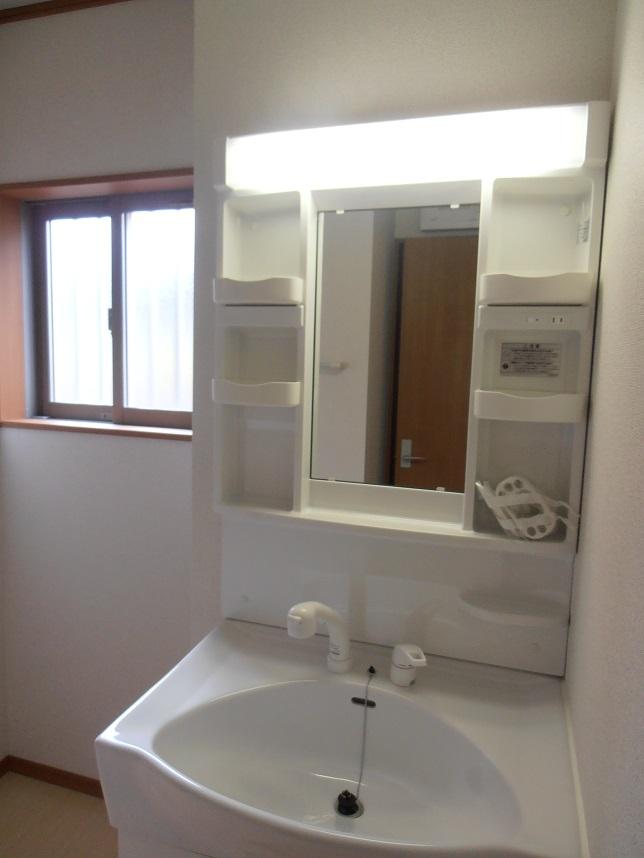 Wash basin, toilet.  ☆ Specifications Photos ☆