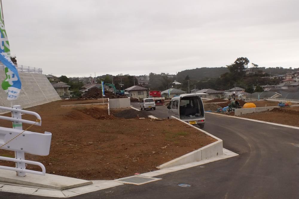 Local photos, including front road. Local (10 May 2013) Shooting