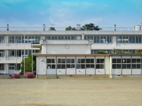 Primary school. Shichigahama Municipal Yi easy to elementary school 2275m