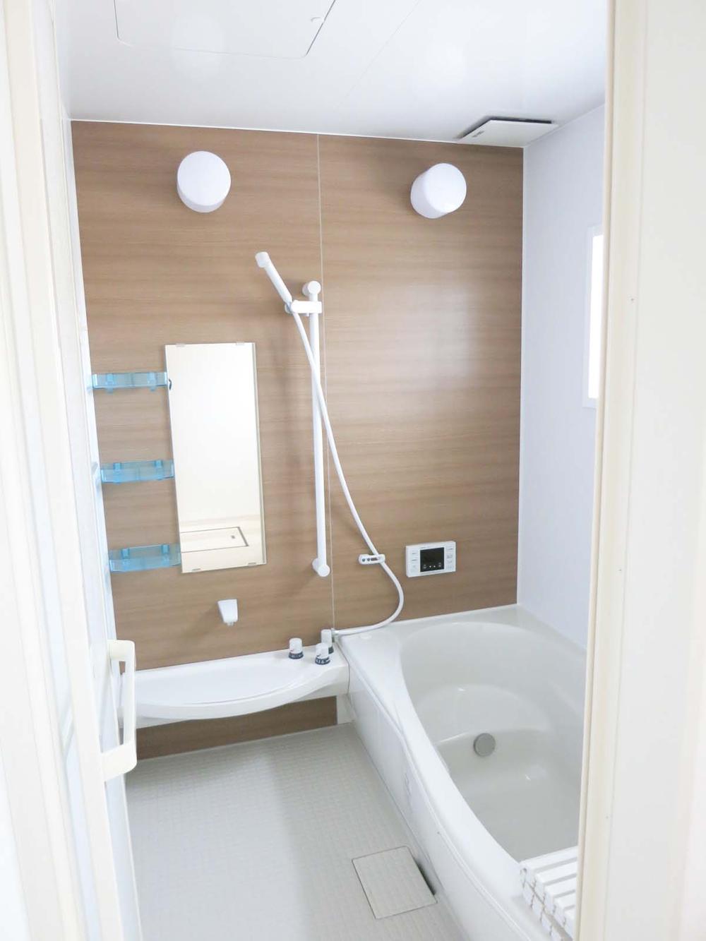 Bathroom. Bathroom to heal fatigue of the day. Panel of wood is the accent! (4 Building)