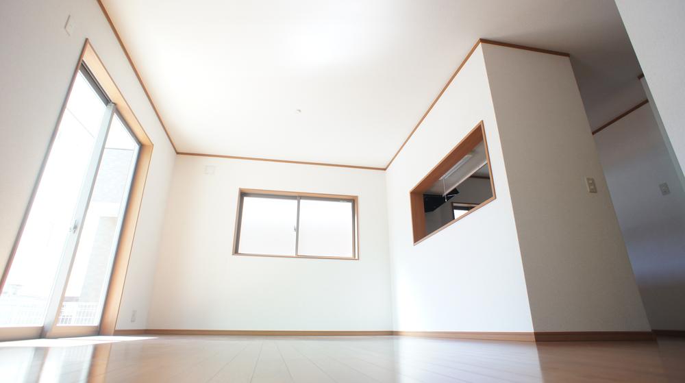 Same specifications photos (living). Same specification example