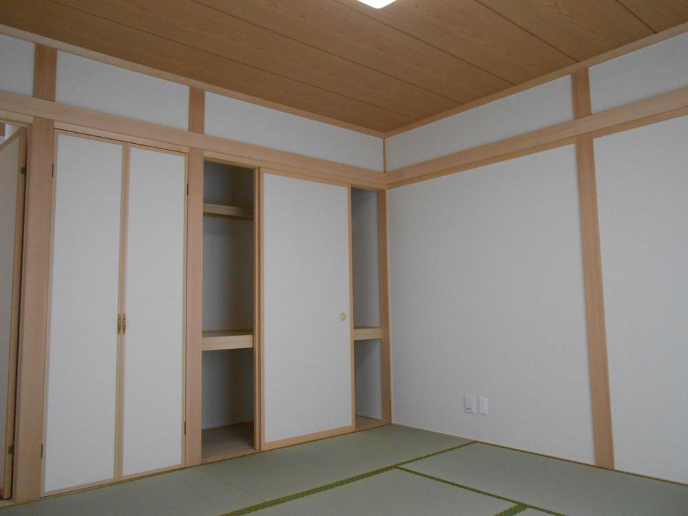 Non-living room. First floor Japanese-style room (8 quires)